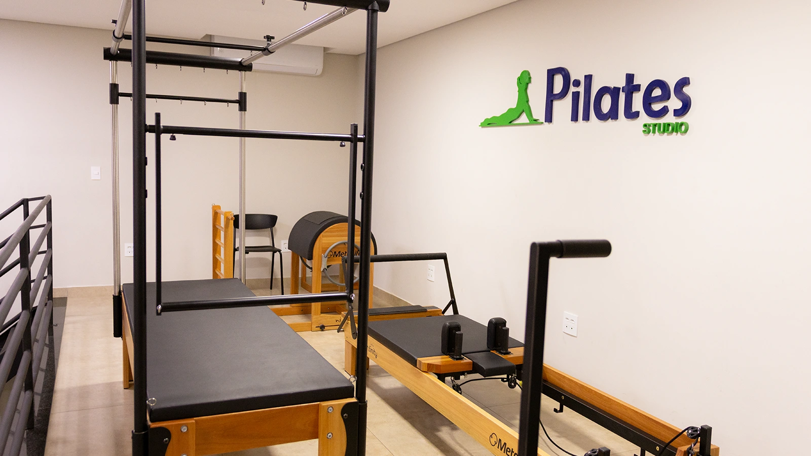 Equipamentos do espaço de Pilates do Instituto Ciavatta em Sertãozinho