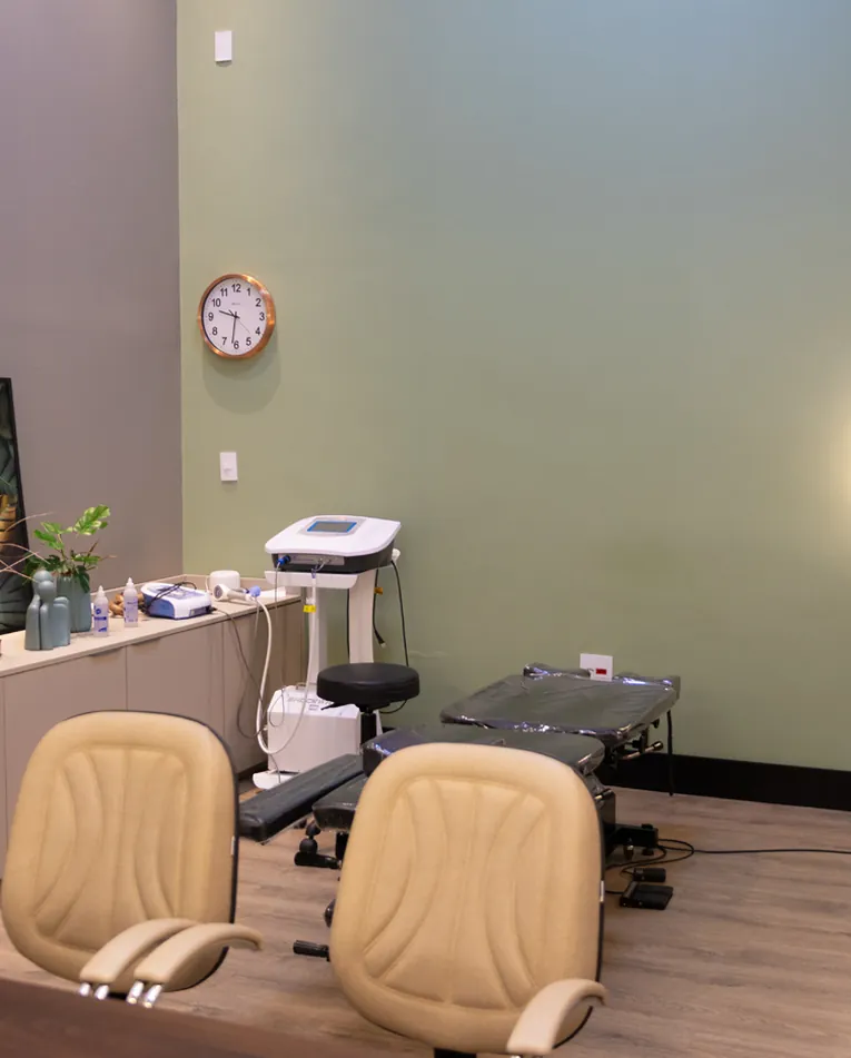 Sala de atendimento do Ciavatta Instituto com equipamentos de fisioterapia